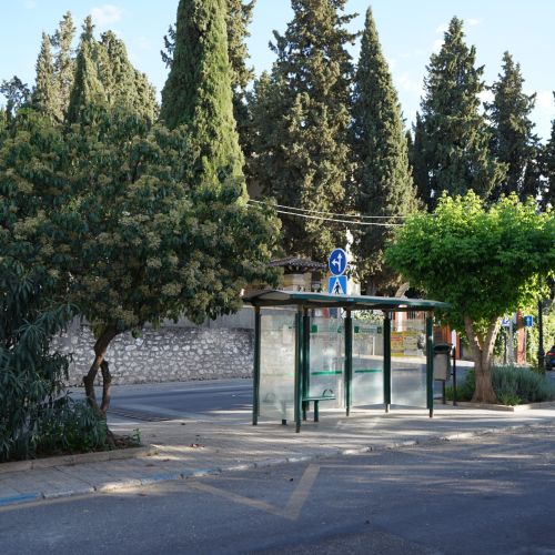 Parada de autobuses en Cájar