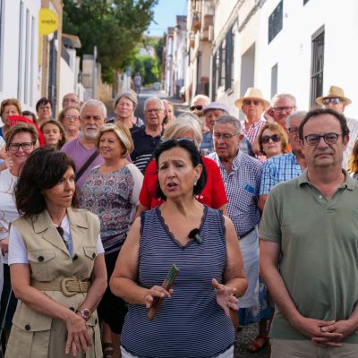 Mª Ángeles Prieto, Francisca Santaella y Antonio Salas durante la concentración